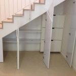 סגירת נישה מתחת מדרגות בגימור פורמאיקה