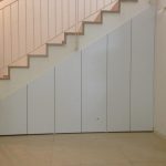 סגירת נישה מתחת מדרגות בגימור פורמאיקה