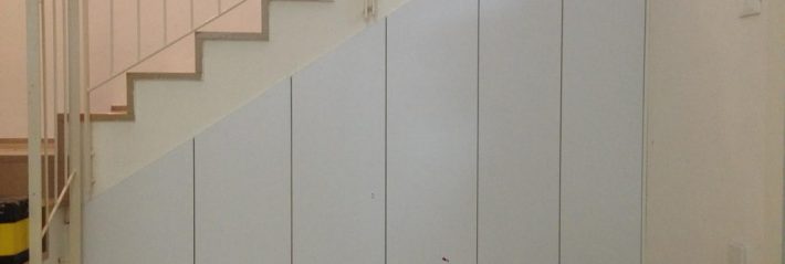 ארון מתחת למדרגות