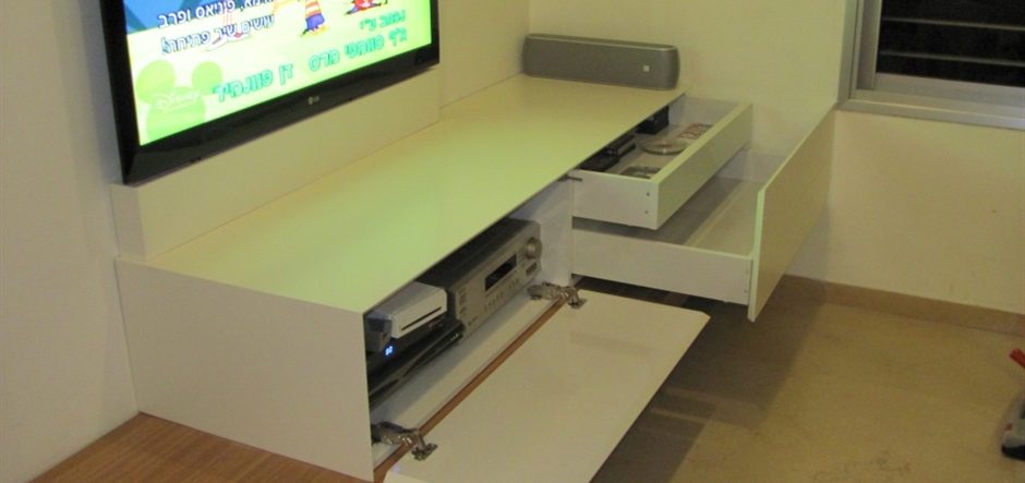 ארון למכשירי מדיה ואיחסון