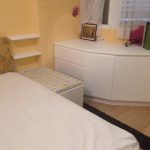 מדפים קטנים לחדר שינה