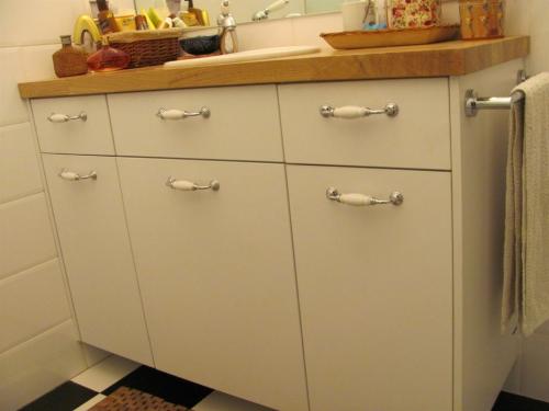 ארון אמבטיה מרחף