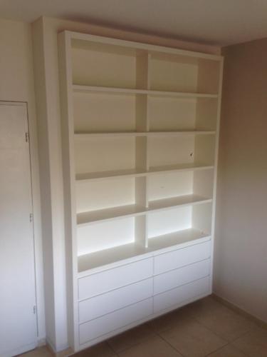 ספריה בנישה