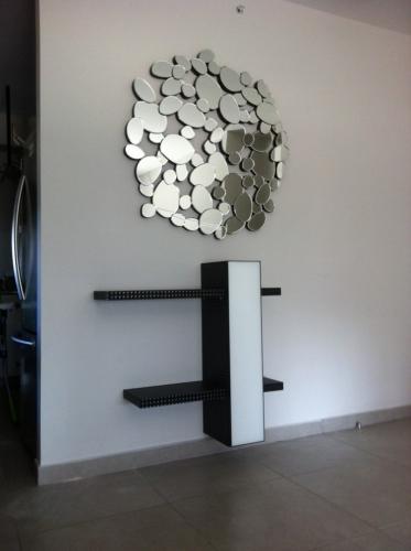 ארון קטן בכניסה לבית