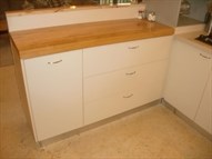 שדרוג מטבח - הוספת יחידת אחסון עם משטח בוצ'ר