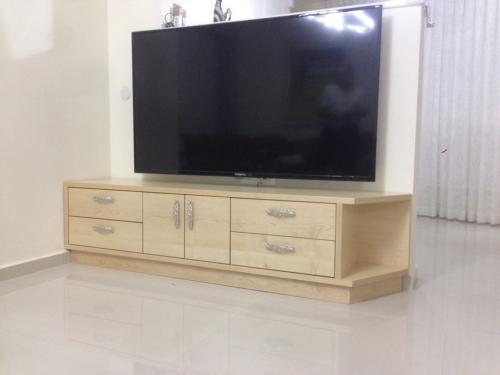 מזנון בגימור פורניר מייפל