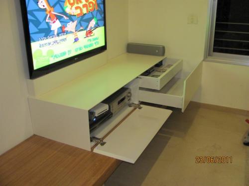 נגר בראש העין