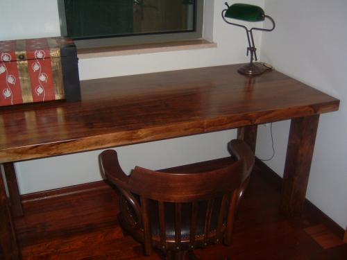 שולחן עבודה בסגנון כפרי