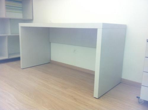 שולחן כתיבה פשוט