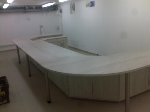 שולחן לחדר בקרה