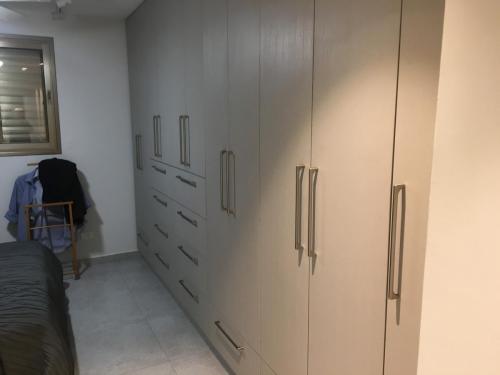 ארון בגמר פורמאיקה מותאם אישית