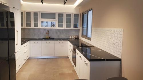 מטבח עם חזיתות בגמר פולימר